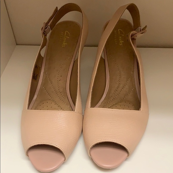 Clark’s Artisan, kitten heels, nude! - Picture 2 of 3